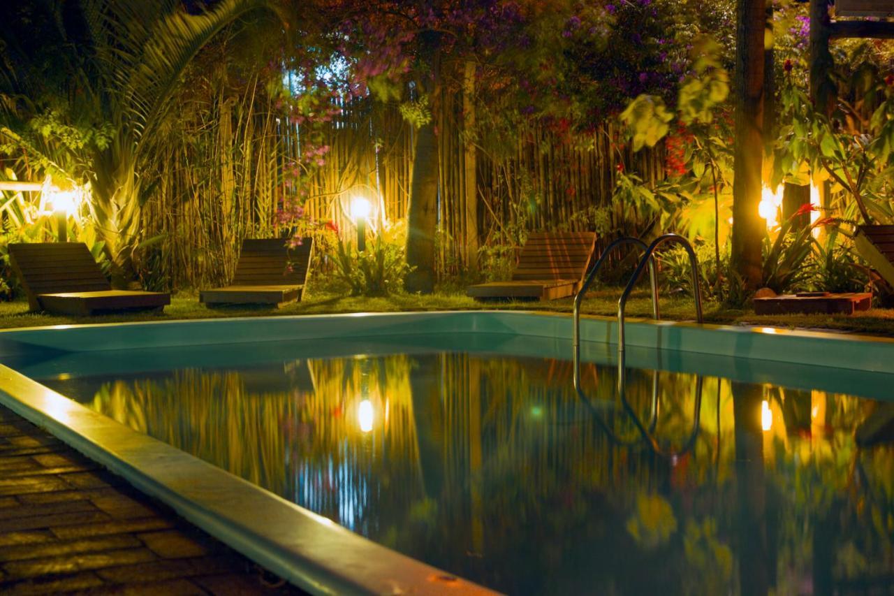 Pousada Além do Jardim Praia do Rosa Esterno foto